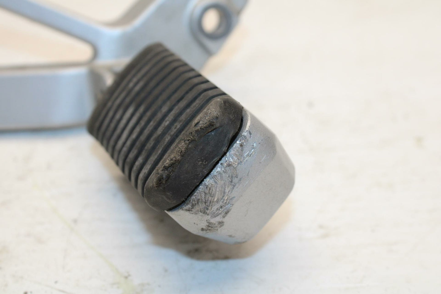 86-06 KAWASAKI CONCOURS 1000 ZG1000A LEFT REAR BACK PASSENGER PEG  BB292