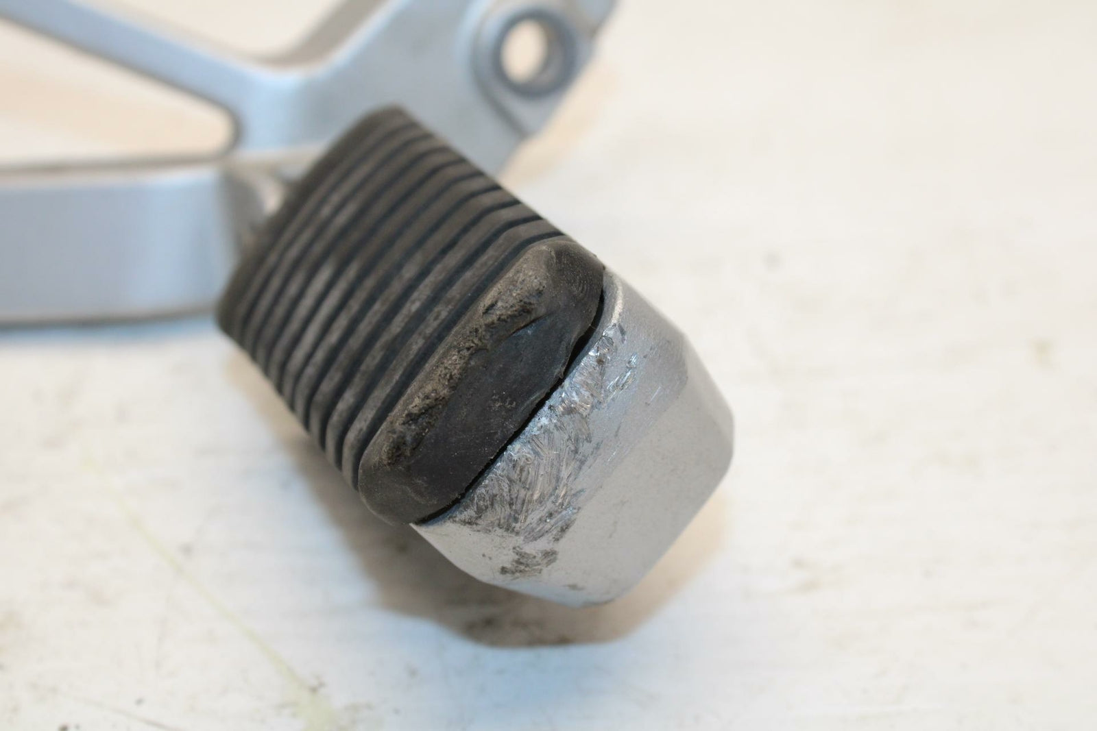 86-06 KAWASAKI CONCOURS 1000 ZG1000A LEFT REAR BACK PASSENGER PEG  BB292