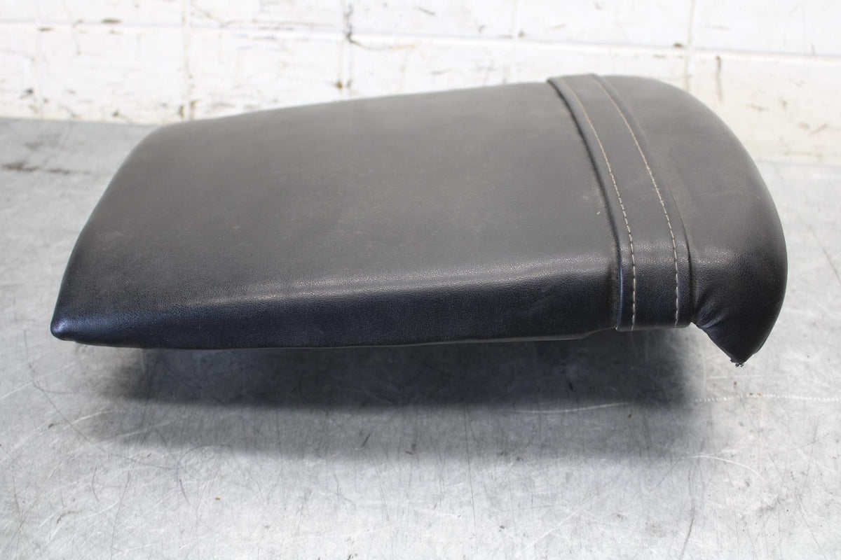 1998 Yamaha YZF R1 REAR BACK PASSENGER TANDEM SEAT PAD SADDLE PILLION BB53