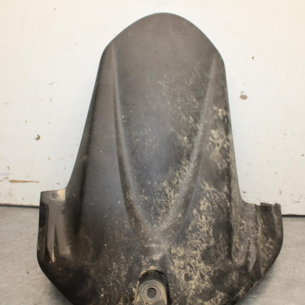 11-23 SUZUKI GSXR 750 REAR BACK WHEEL TIRE HUGGER FENDER BB630