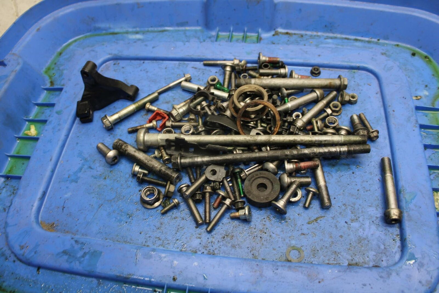 2009 Kawasaki Ninja ZX6R ZX600R LEFTOVER MOUNTING BOLTS HARDWARE  SCREWS BB538