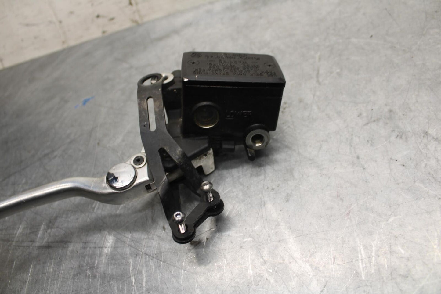 2015 Yamaha FJ09 FRONT BRAKE MASTER CYLINDER w/ LEVER BB41