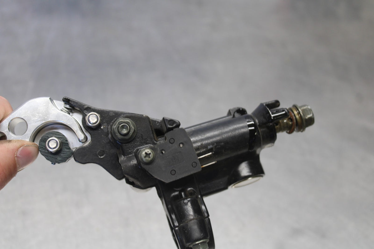 03-04 YAMAHA YZF R6S FRONT BRAKE MASTER CYLINDER w/ LEVER BB890