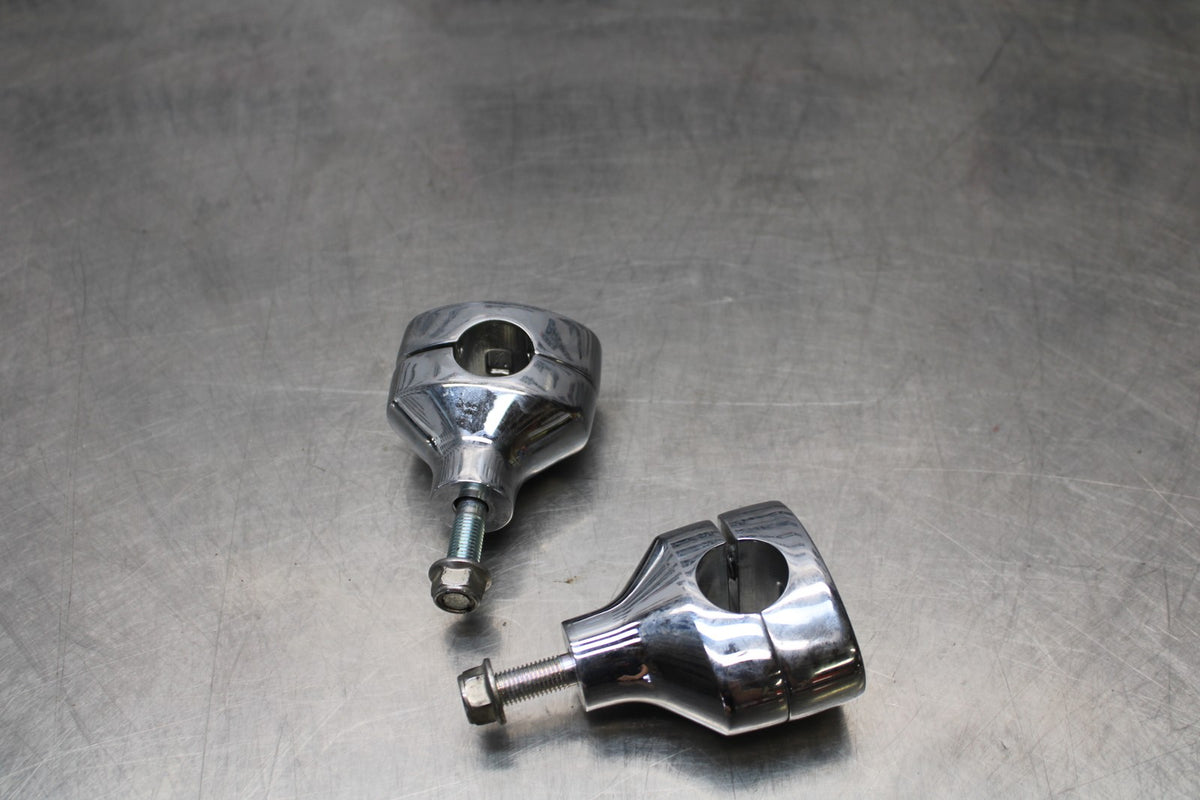 08 KAWASAKI VULCAN 900 HANDLEBAR RISERS BB184