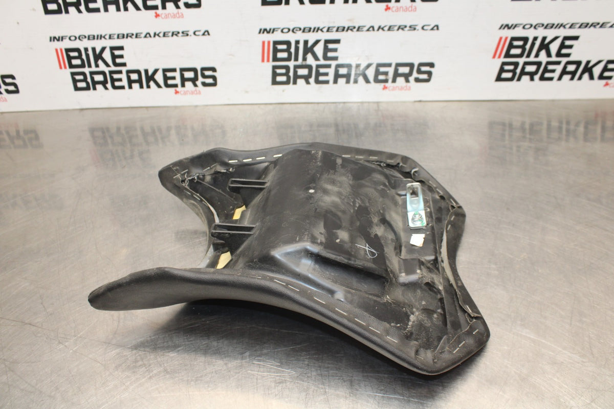 24 KAWASAKI NINJA 500 ABS FRONT DRIVERS SEAT PAD SADDLE PILLION BB818