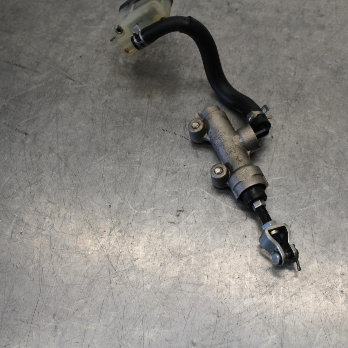 08-10 SUZUKI GSXR 600  REAR BACK BRAKE MASTER CYLINDER W RESERVOIR BB101