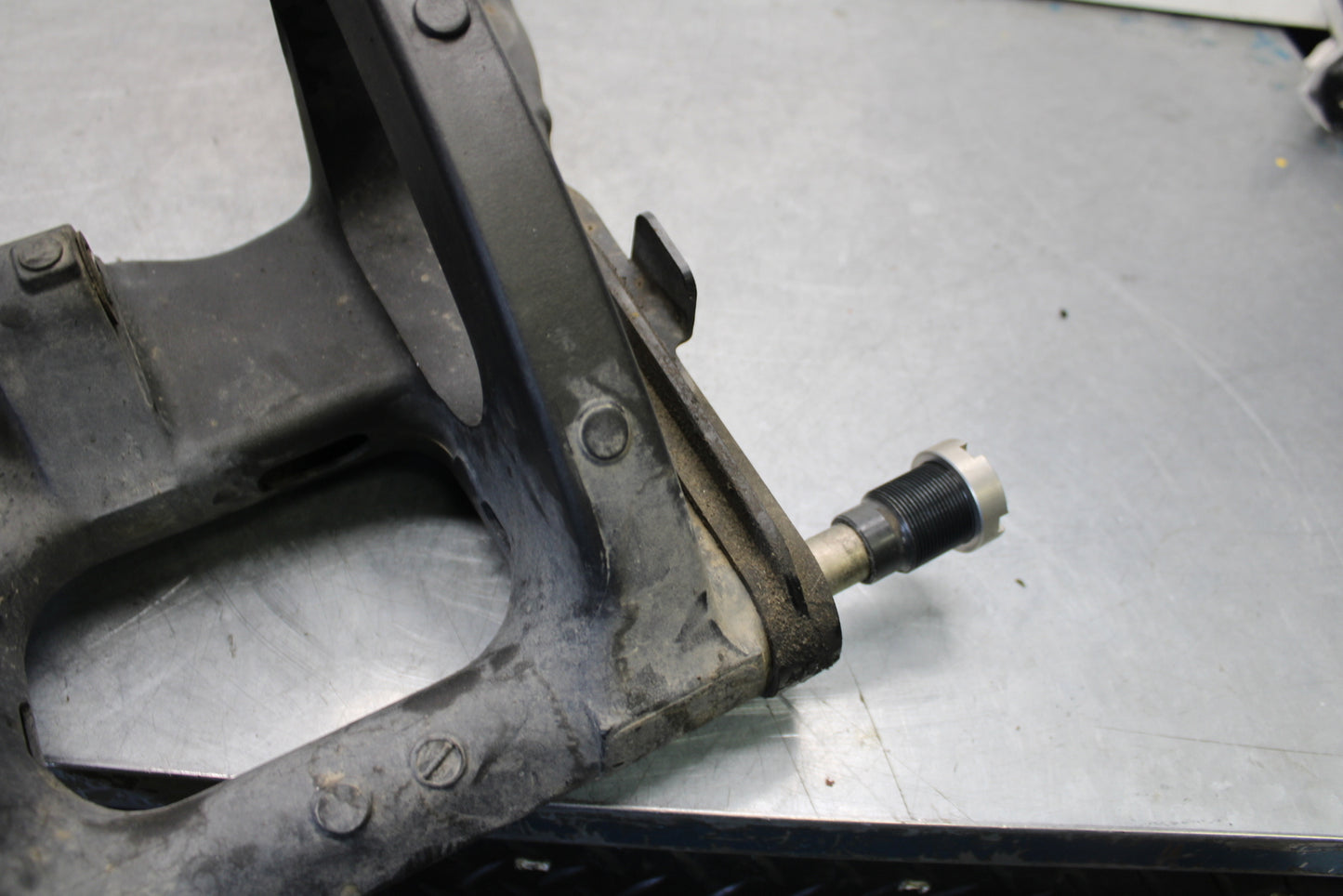 16 KAWASAKI NINJA ZX10R REAR SWINGARM BACK SUSPENSION 33001-0648 BB650