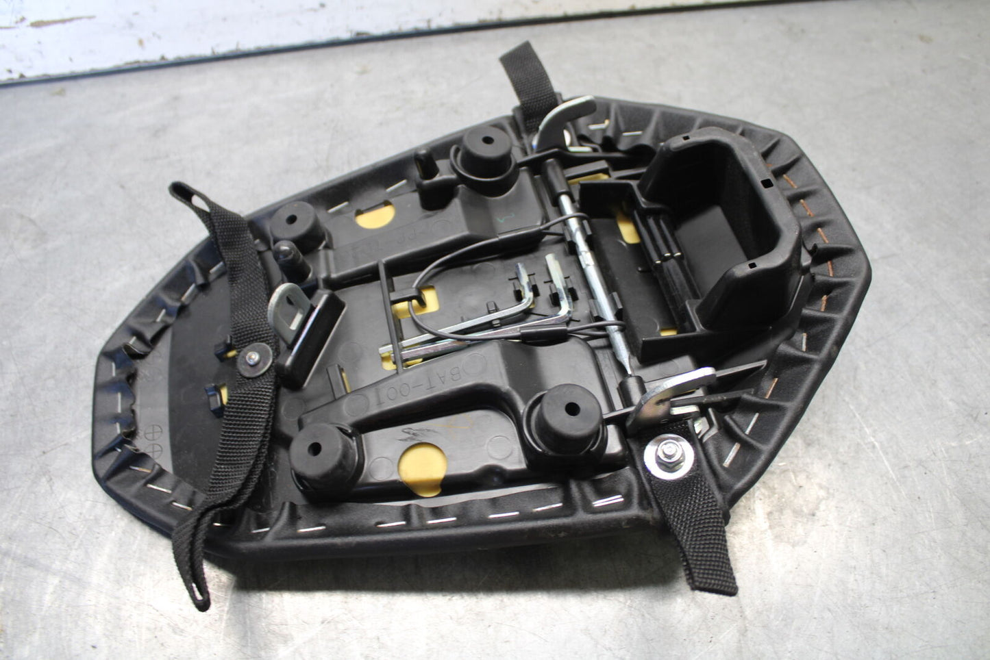 21-24 YAMAHA MT-07 REAR BACK PASSENGER TANDEM SEAT PAD SADDLE PILLION BB662