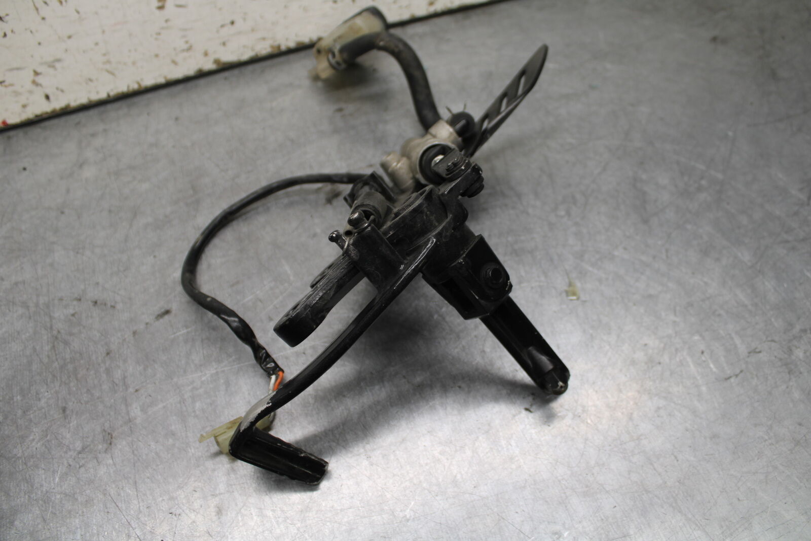 08-09 SUZUKI GSXR600 RIGHT REARSET REAR SET DRIVER FOOT PEG REST STOP BB728