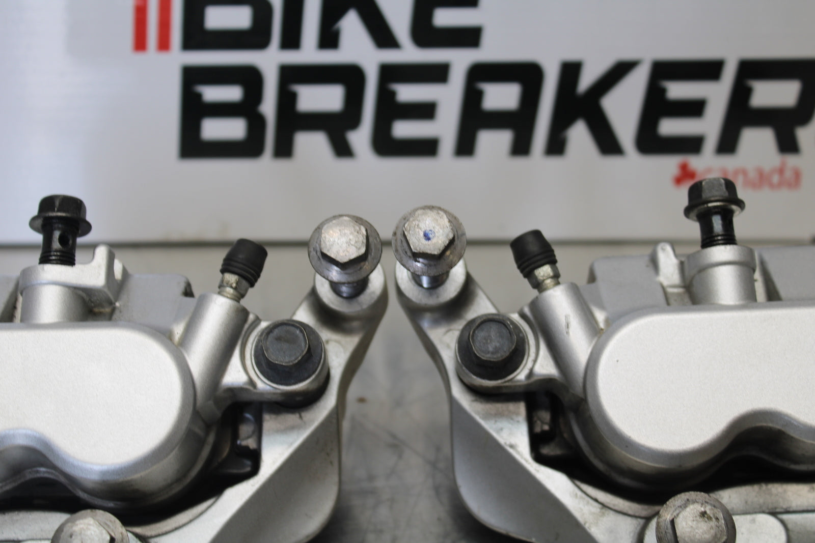 09 YAMAHA ROYAL STAR XVZ1300TF VENTURE RIGHT LEFT FRONT BRAKE CALIPER SET BB151