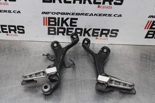 24 KAWASAKI NINJA 500 ABS REAR BACK PASSENGER PEG SET PAIR BB818