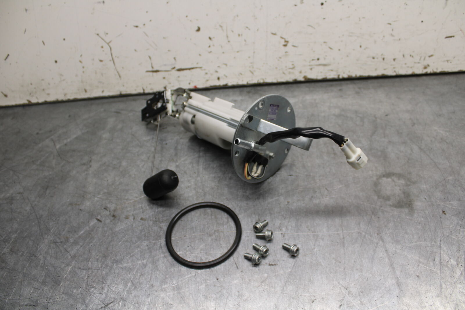 11-24 SUZUKI GSXR750 FUEL PUMP GAS PETROL SENDER UNIT 15100-14J01 BB714