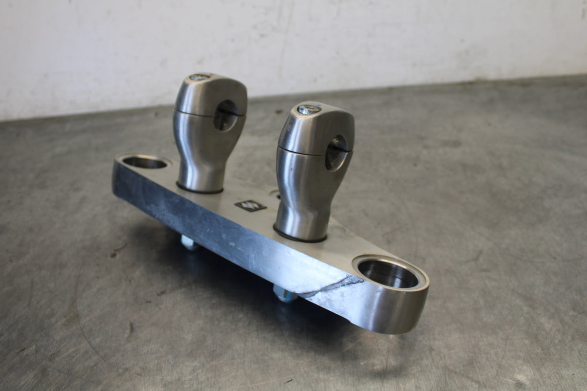 04 SUZUKI INTRUDER 800 FORKS UPPER TRIPLE TREE CLAMP BB758