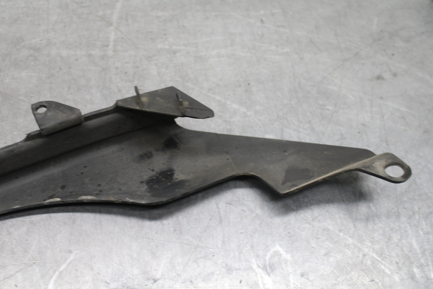 07-08 YAMAHA YZF R1 REAR BACK DRIVE CHAIN GUARD COVER SHIELD BB724
