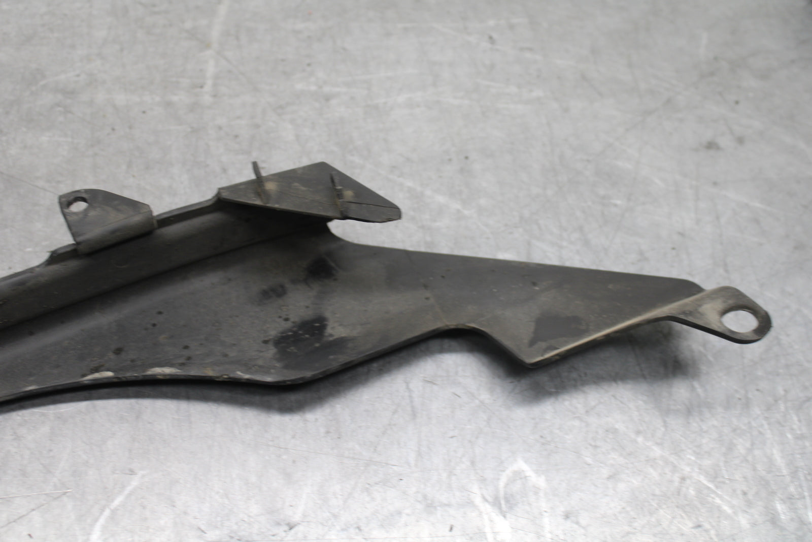 07-08 YAMAHA YZF R1 REAR BACK DRIVE CHAIN GUARD COVER SHIELD BB724