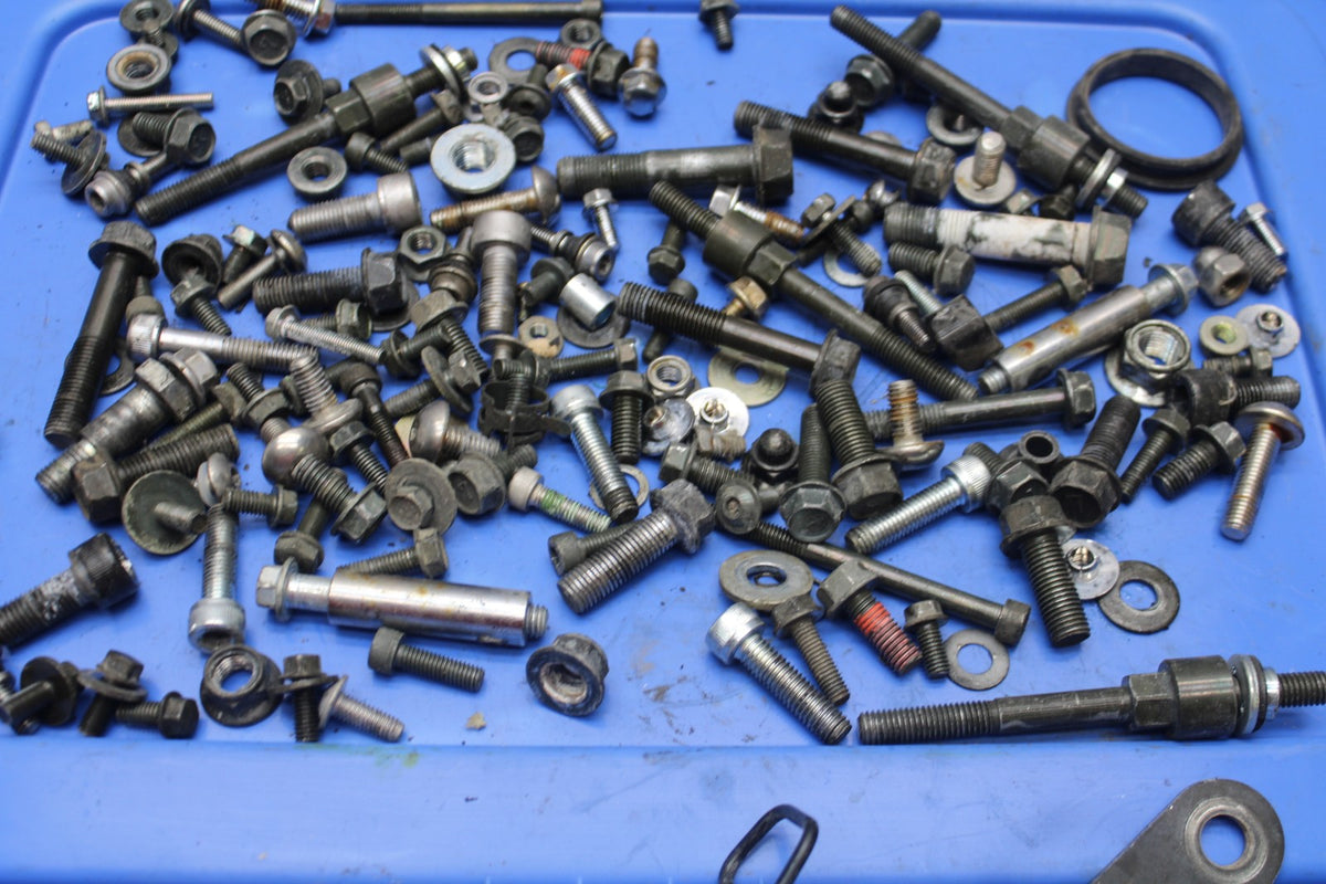 06 KAWASAKI VULCAN 900 MOUNTING BOLTS HARDWARE MOTOR SCREWS BB799