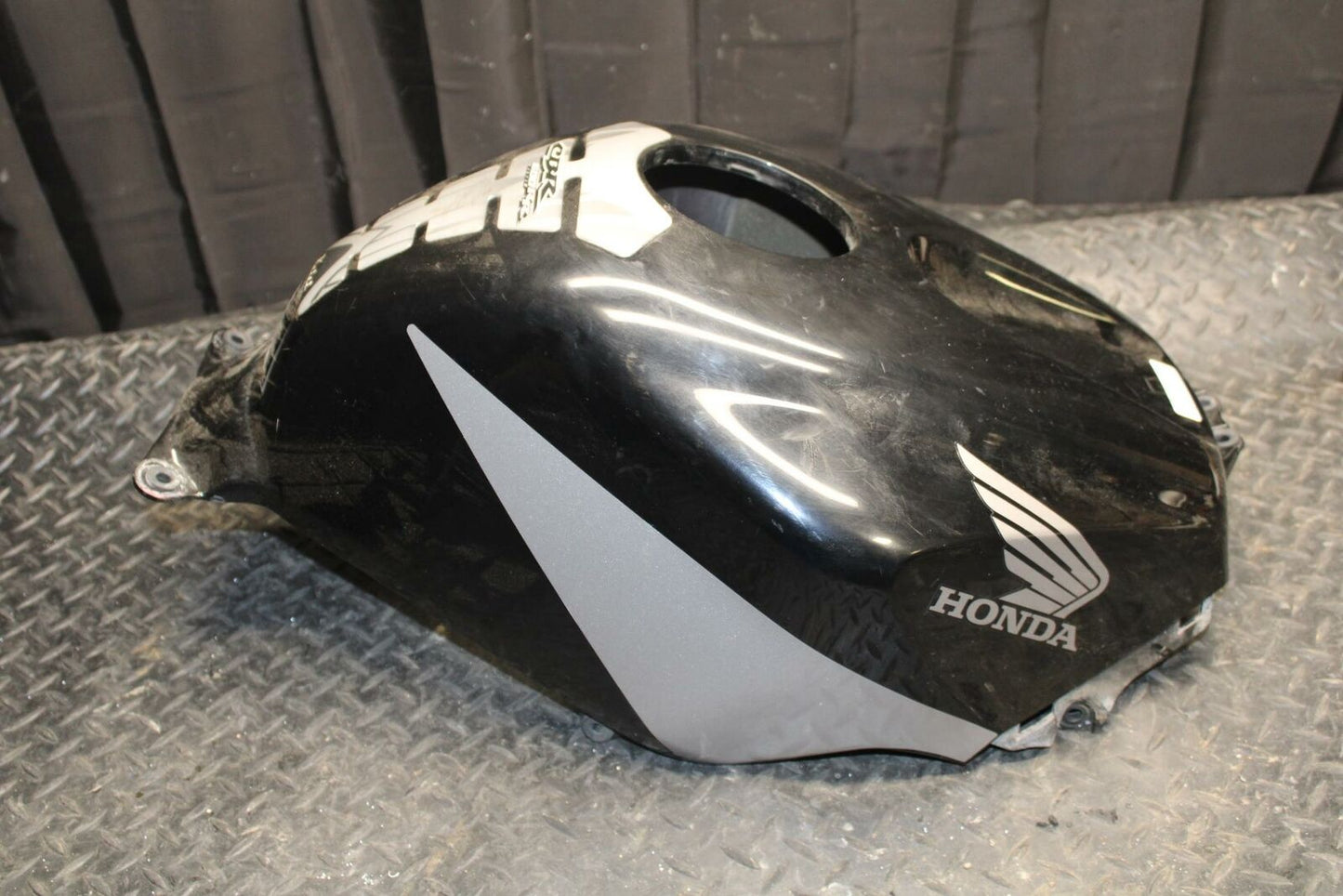 03-04 HONDA CBR600RR GAS TANK FUEL CELL COVER FAIRING COWL BB218