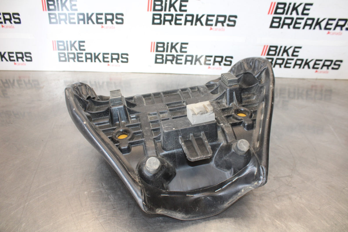 07 SUZUKI BOULEVARD M50 FRONT DRIVERS SEAT BB897