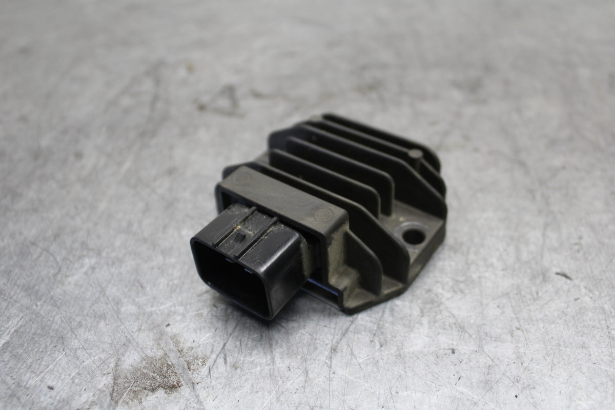 22-24 YAMAHA XSR900 RECTIFIER VOLTAGE REGULATOR  BB683