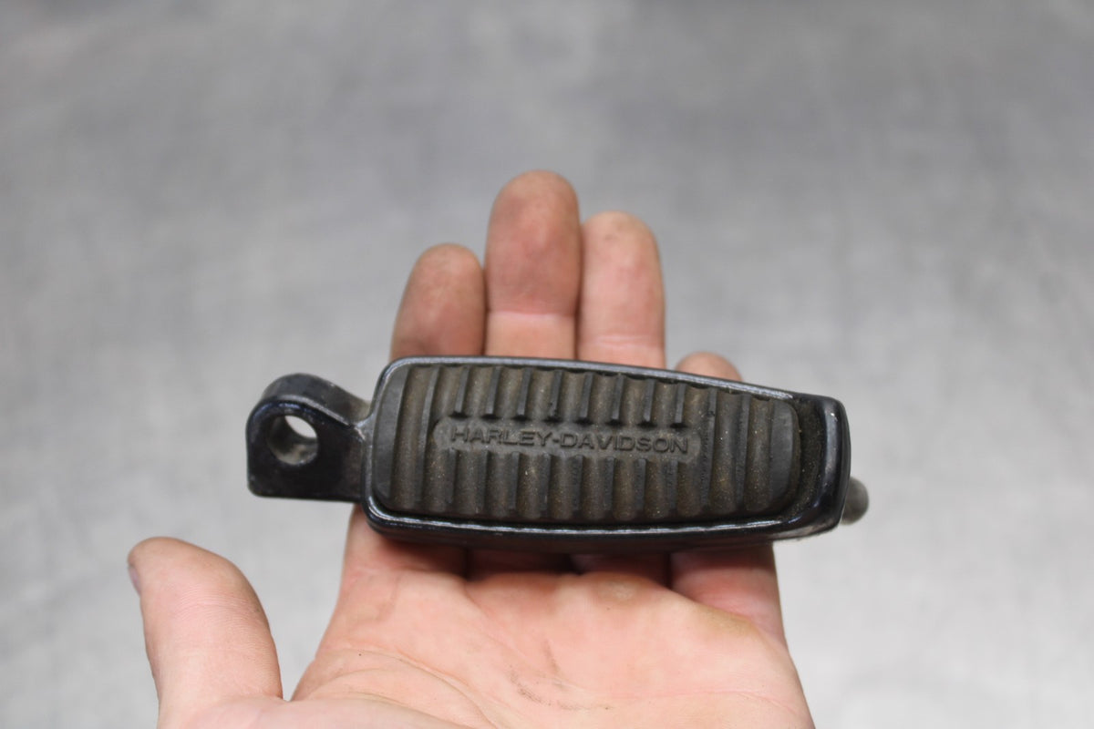 09-17 HARLEY-DAVIDSON V-ROD FRONT FOOT RESTS PEGS STEPS SET PAIR BB886