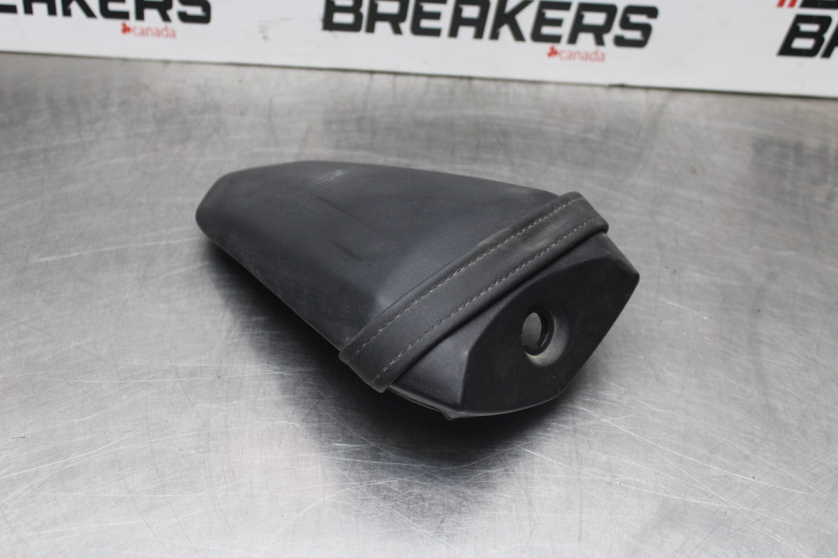 22-25 YAMAHA YZF R7 REAR BACK PASSENGER TANDEM SEAT PAD SADDLE PILLION BB769