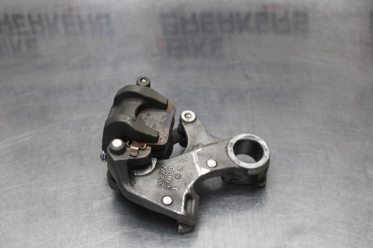 09 SUZUKI GSXR1000 REAR BACK BRAKE CALIPER W MOUNT BRACKET BB777