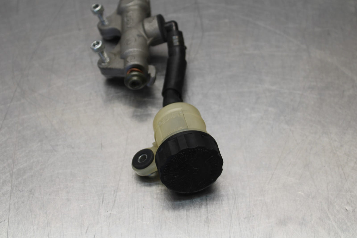 06-07 YAMAHA YZF R6 REAR BACK BRAKE MASTER CYLINDER W RESERVOIR BB763