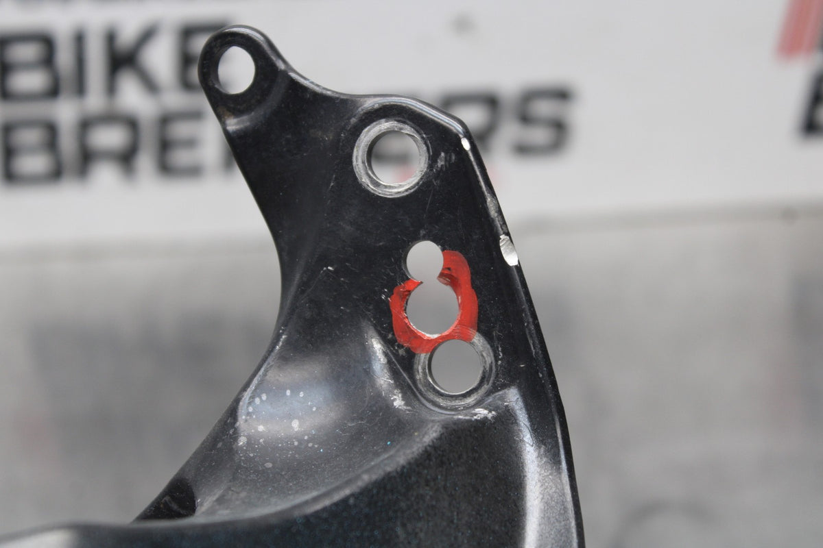 06-07 SUZUKI GSXR600 UPPER FAIRING MIRROR GAUGES STAY BRACKET BB836
