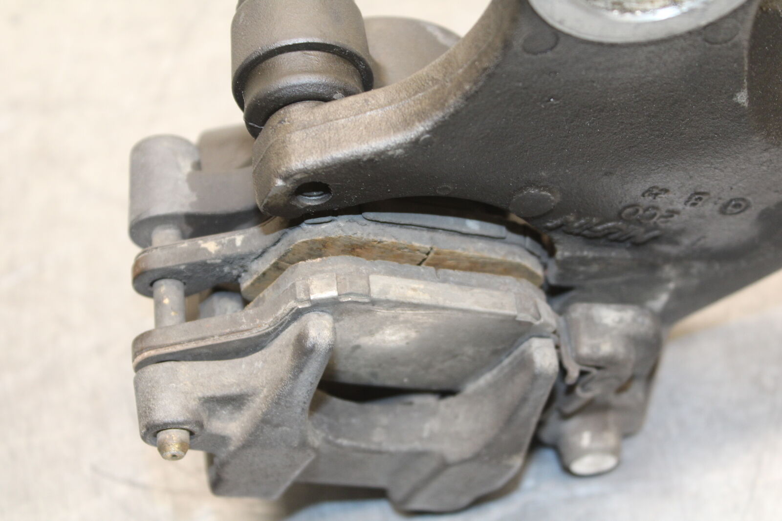 06-07 YAMAHA YZF R6 REAR BACK BRAKE CALIPER W MOUNT BRACKET BB742