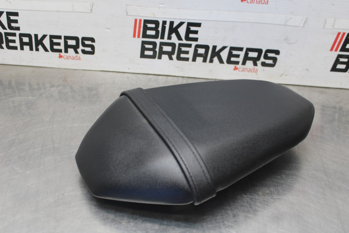 23-24 YAMAHA MT-07 REAR BACK PASSENGER TANDEM SEAT PAD SADDLE PILLION BB927