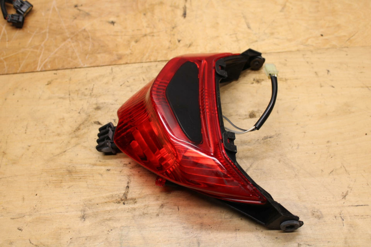 07-12 SUZUKI BANDIT 650S REAR TAIL TAILLIGHT BACK BRAKE LIGHT BB328