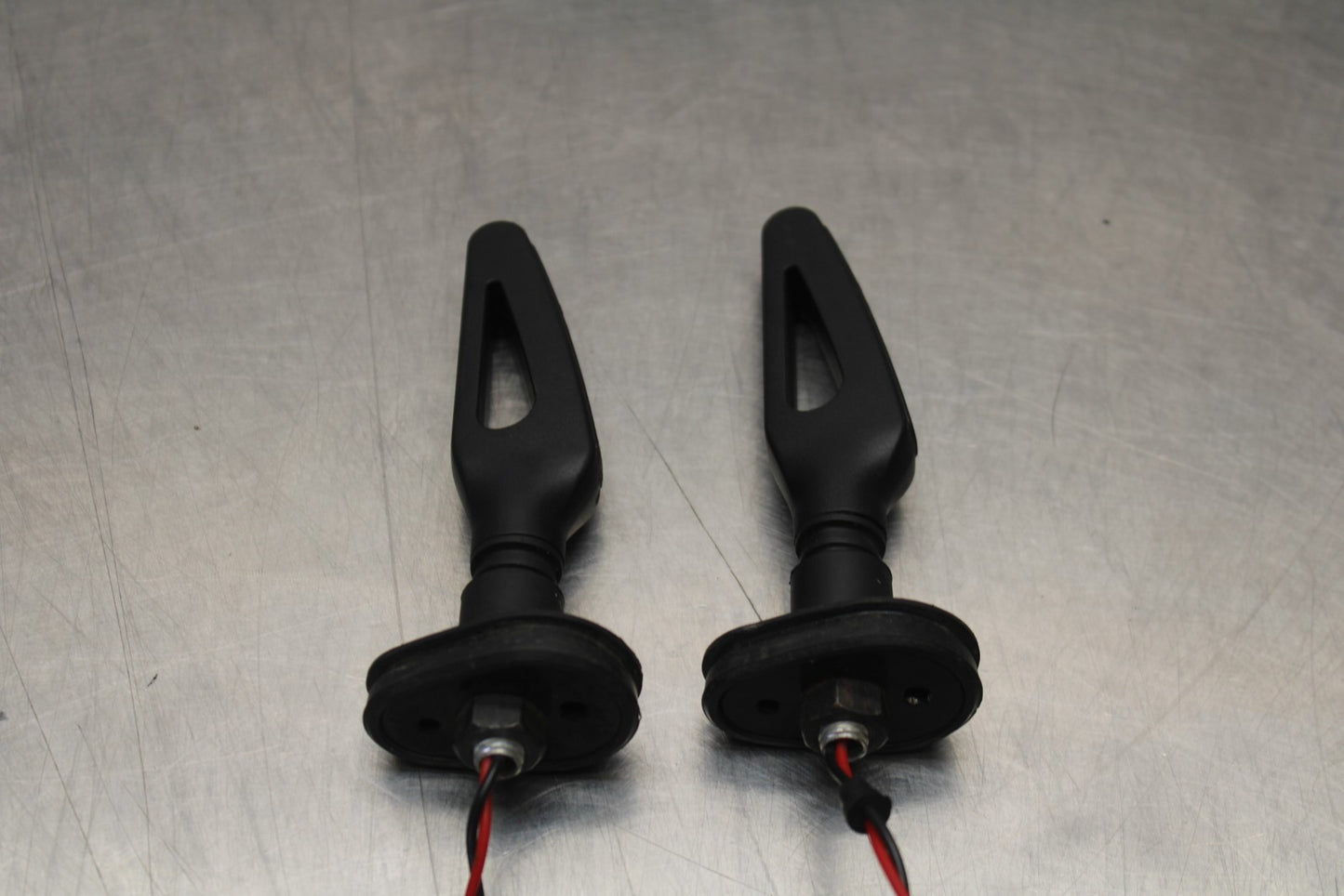 23-24 YAMAHA MT-07 FRONT LEFT RIGHT TURN SIGNALS LIGHT INDICATORS BB194