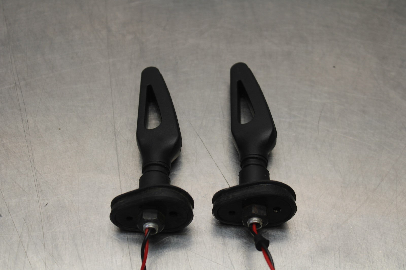 23-24 YAMAHA MT-07 FRONT LEFT RIGHT TURN SIGNALS LIGHT INDICATORS BB194