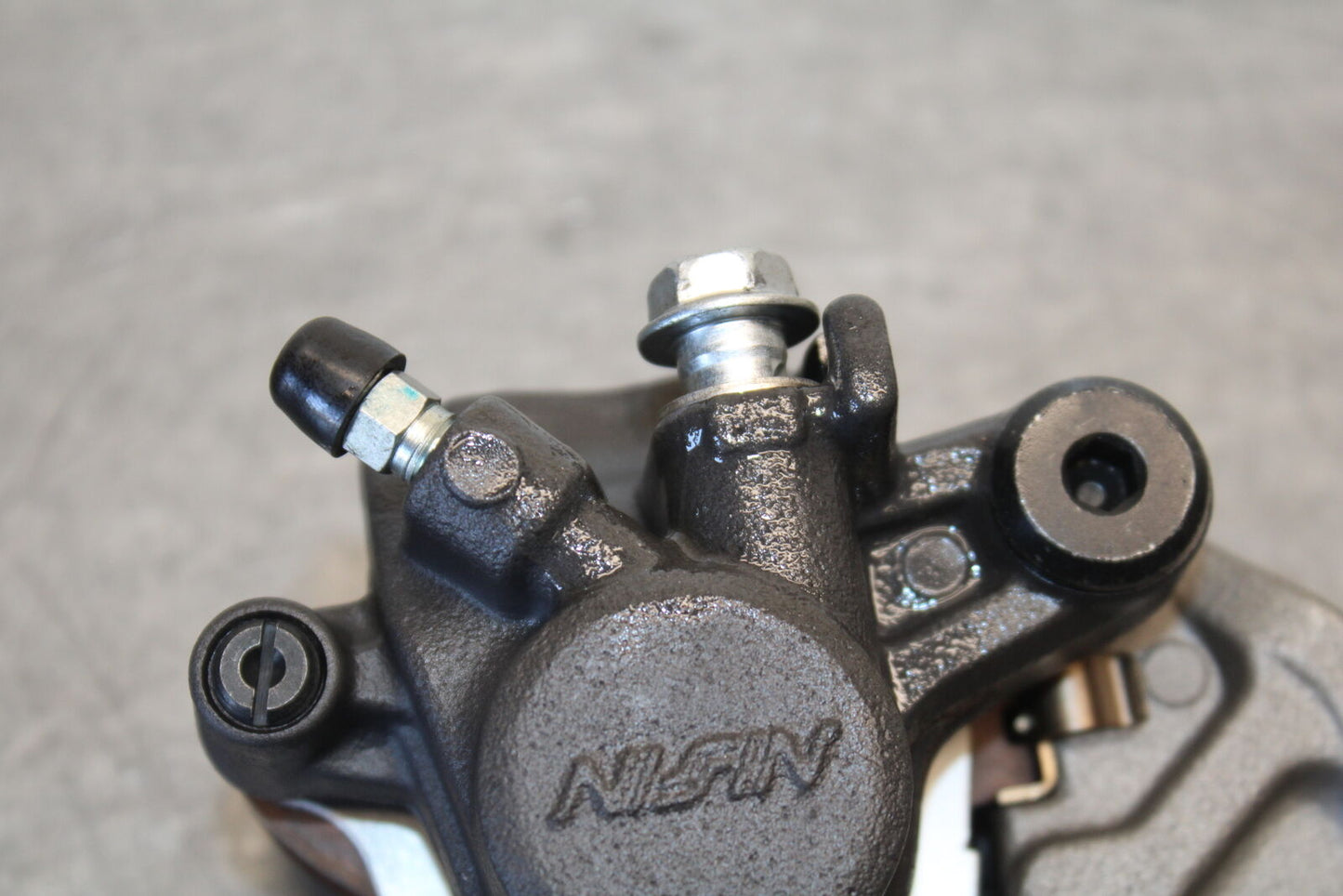 11-24 SUZUKI GSXR750 REAR BACK BRAKE CALIPER W MOUNT BRACKET BB687