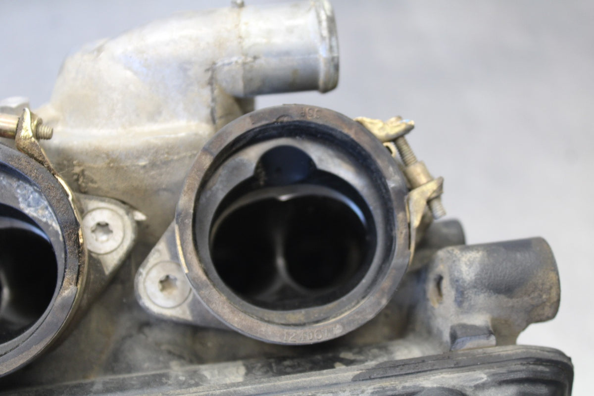 15 TRIUMPH TIGER 800 ENGINE TOP END CYLINDER HEAD BB873