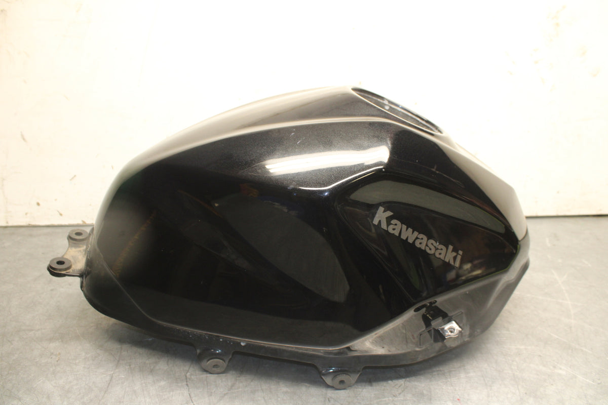 19-22 KAWASAKI Z400 GAS TANK FUEL CELL PETROL RESERVOIR BB708