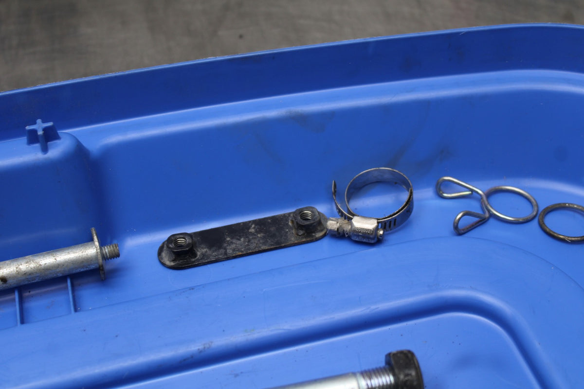 09 KAWASAKI NINJA 250R BOLTS HARDWARE MOTOR SCREWS BB824