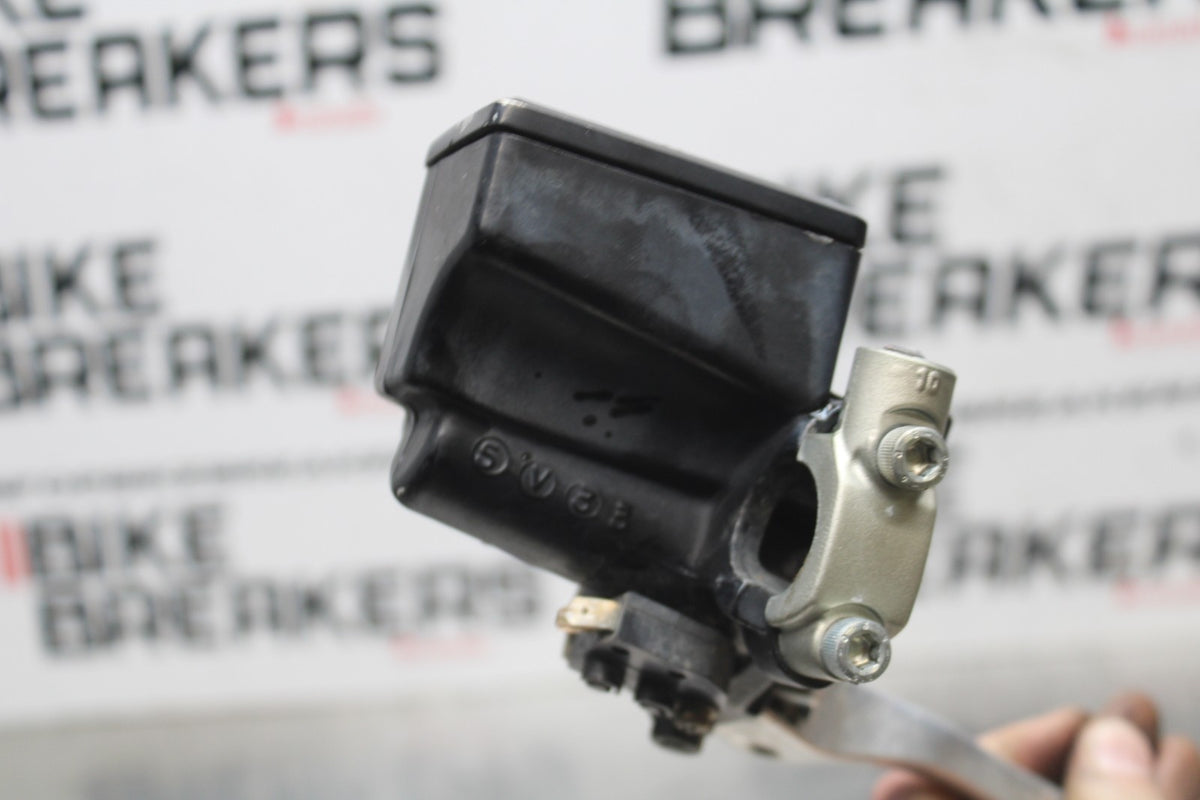06 KAWASAKI Z750 FRONT BRAKE MASTER CYLINDER w/ LEVER BB837