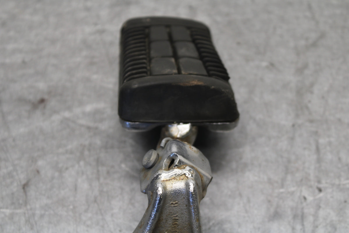 85-86 SUZUKI MADURA 1200 RIGHT FRONT FOOT REST PEG STEP  BB691