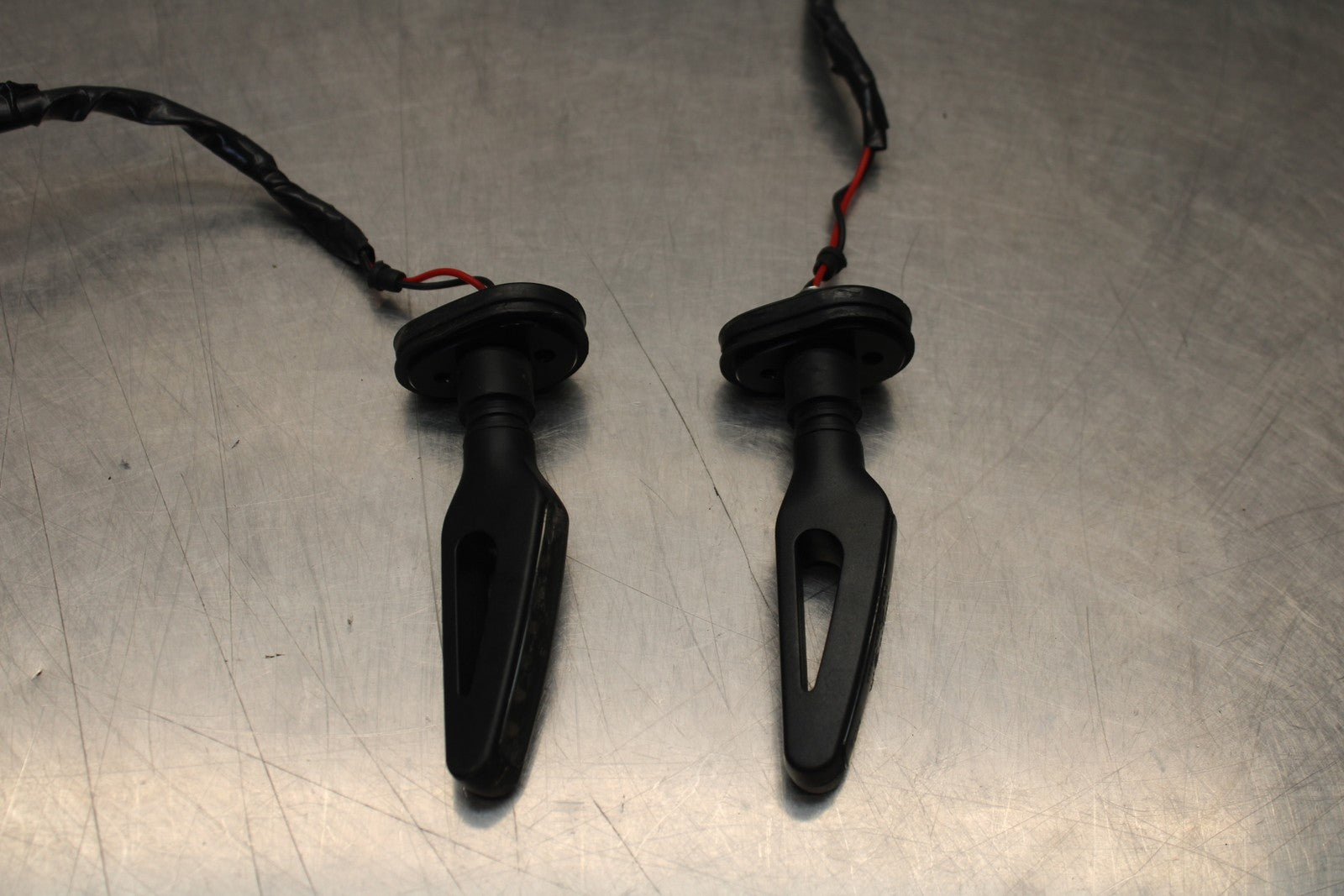 23-24 YAMAHA MT-07 FRONT LEFT RIGHT TURN SIGNALS LIGHT INDICATORS BB194