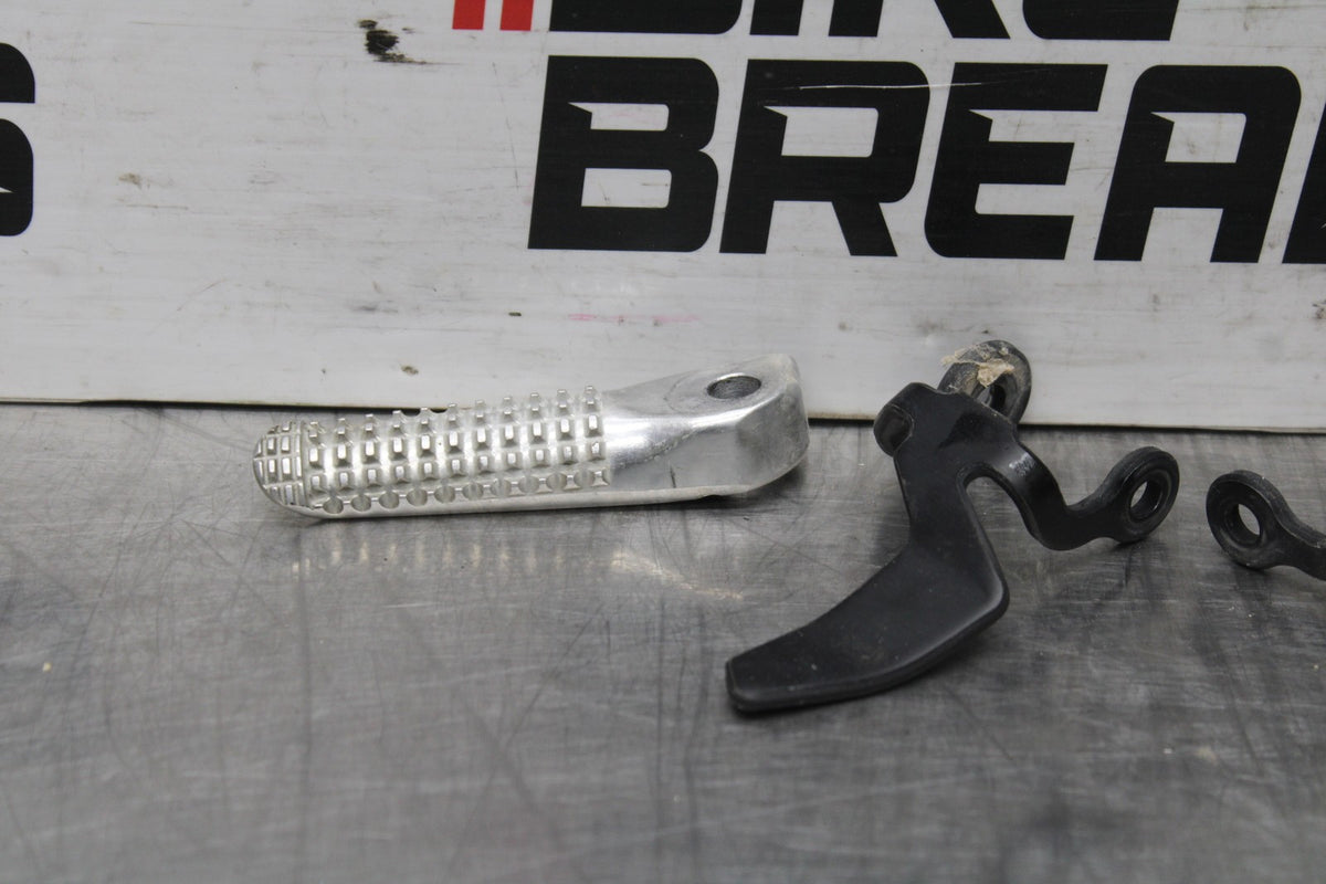22-25 YAMAHA YZF R7 REAR BACK PASSENGER PEG SET PAIR BB940
