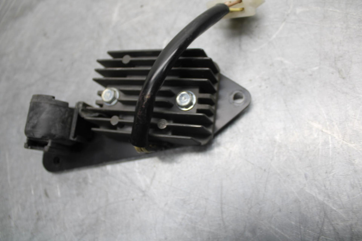 2005 Kawasaki Ninja 500R EX500D RECTIFIER VOLTAGE REGULATOR 11045-1421 BB36