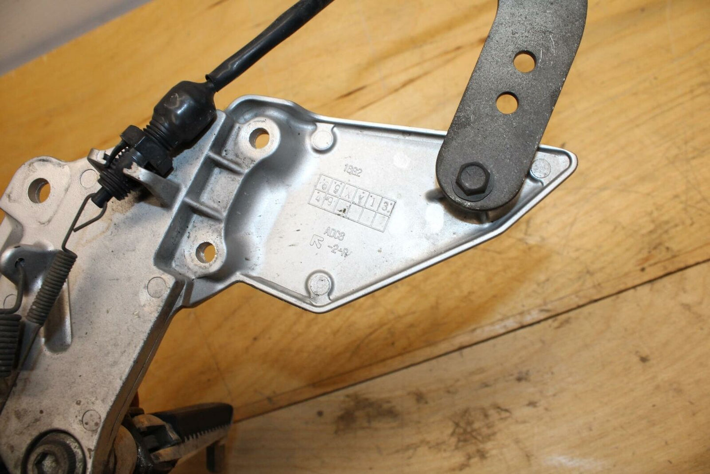 07-08 SUZUKI SV650 RIGHT REARSET REAR SET DRIVER FOOT PEG REST STOP BB316