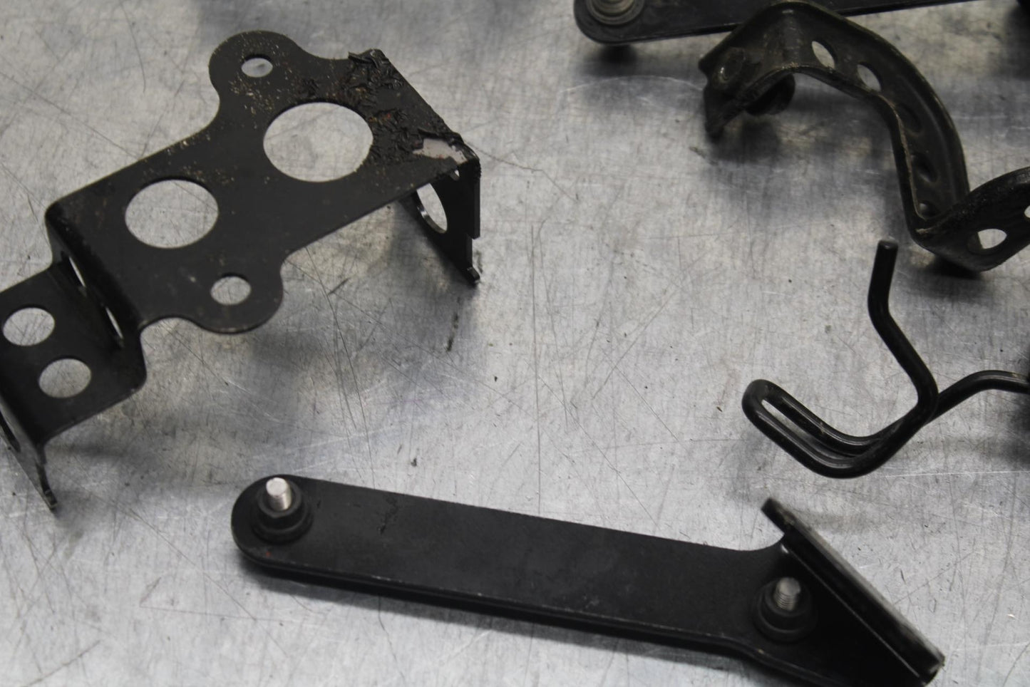 17-20 KAWASAKI 650 EX650 ABS GAS TANK RESERVOIR BRACKET AND MISCELLANEOUS BB88