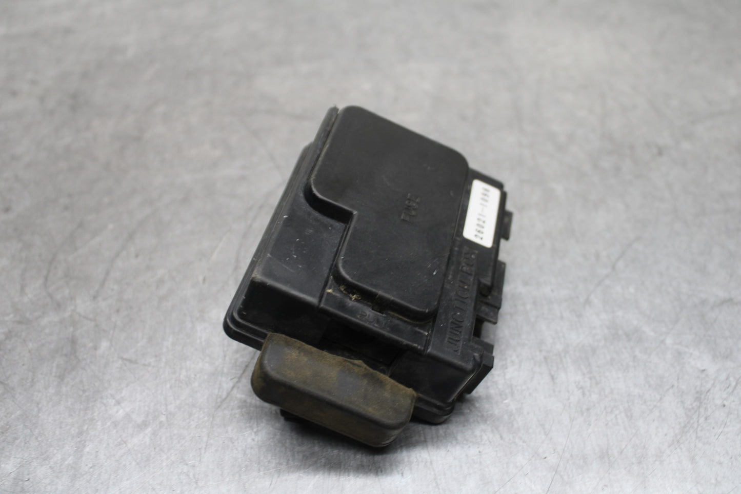 03-08 KAWASAKI VULCAN 1600 FUSE BOX BB123