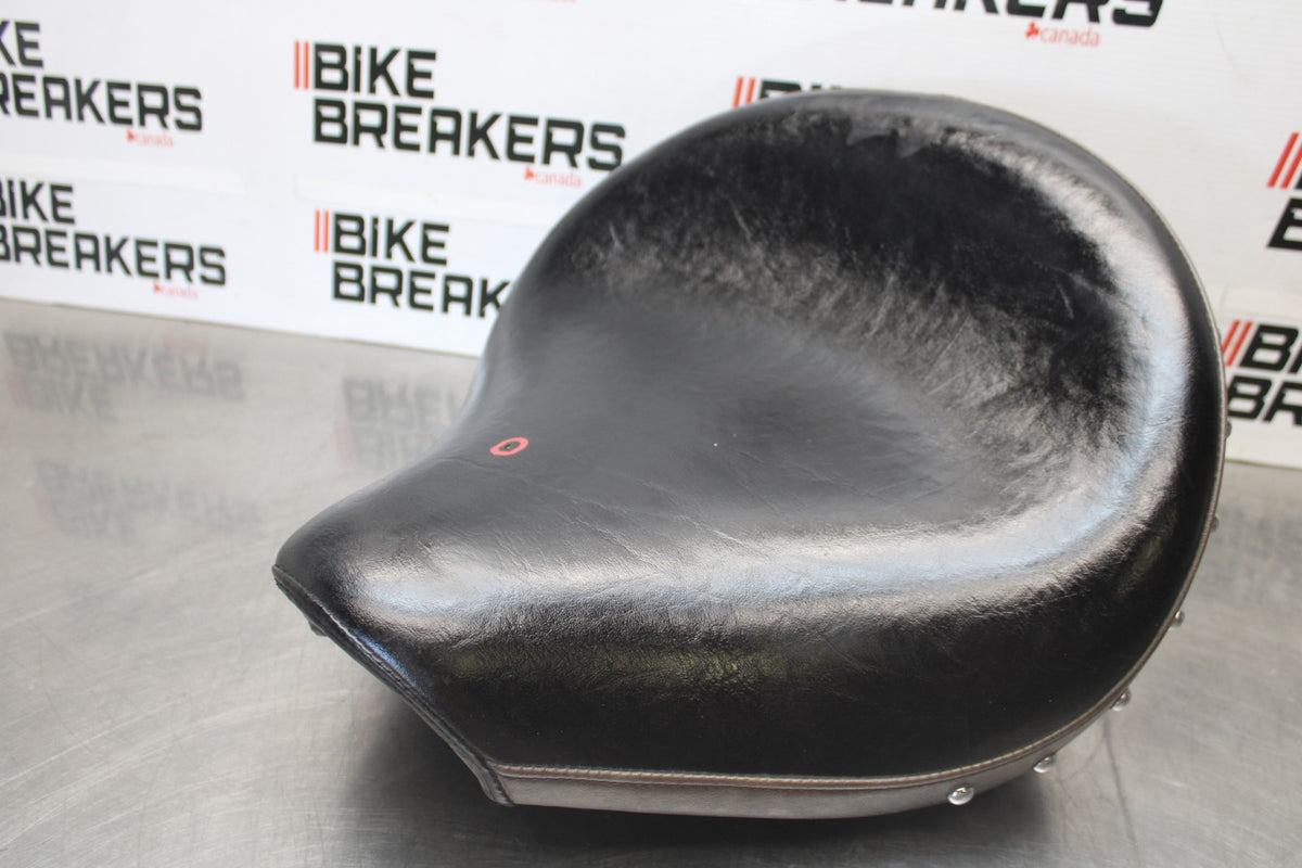 08 YAMAHA V STAR 1100 XVS1100AW CLASSIC FRONT DRIVERS SEAT BB916