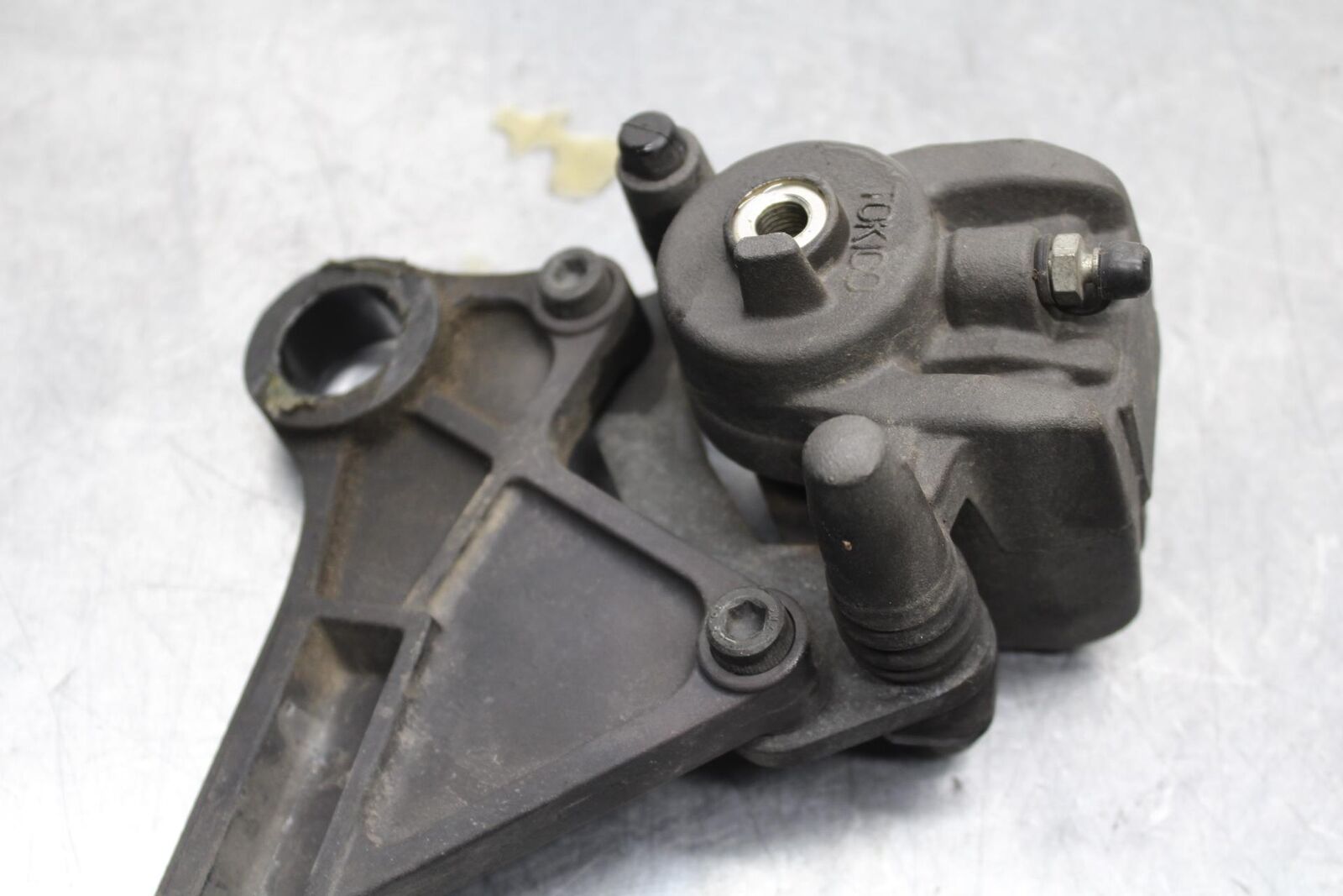 2011 Kawasaki Ninja ZX6R ZX600R REAR BACK BRAKE CALIPER W MOUNT BRACKET BB587