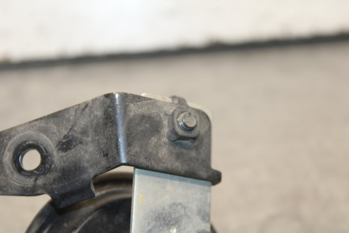 07-08 YAMAHA YZF R1 HORN SIGNAL BB675