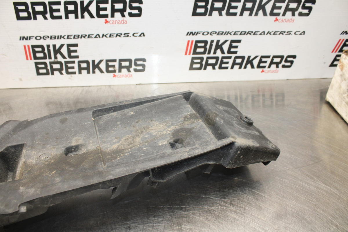 08-10 SUZUKI GSXR 600 REAR BACK TAIL UNDERTAIL BATTERY TRAY PLASTIC BB803