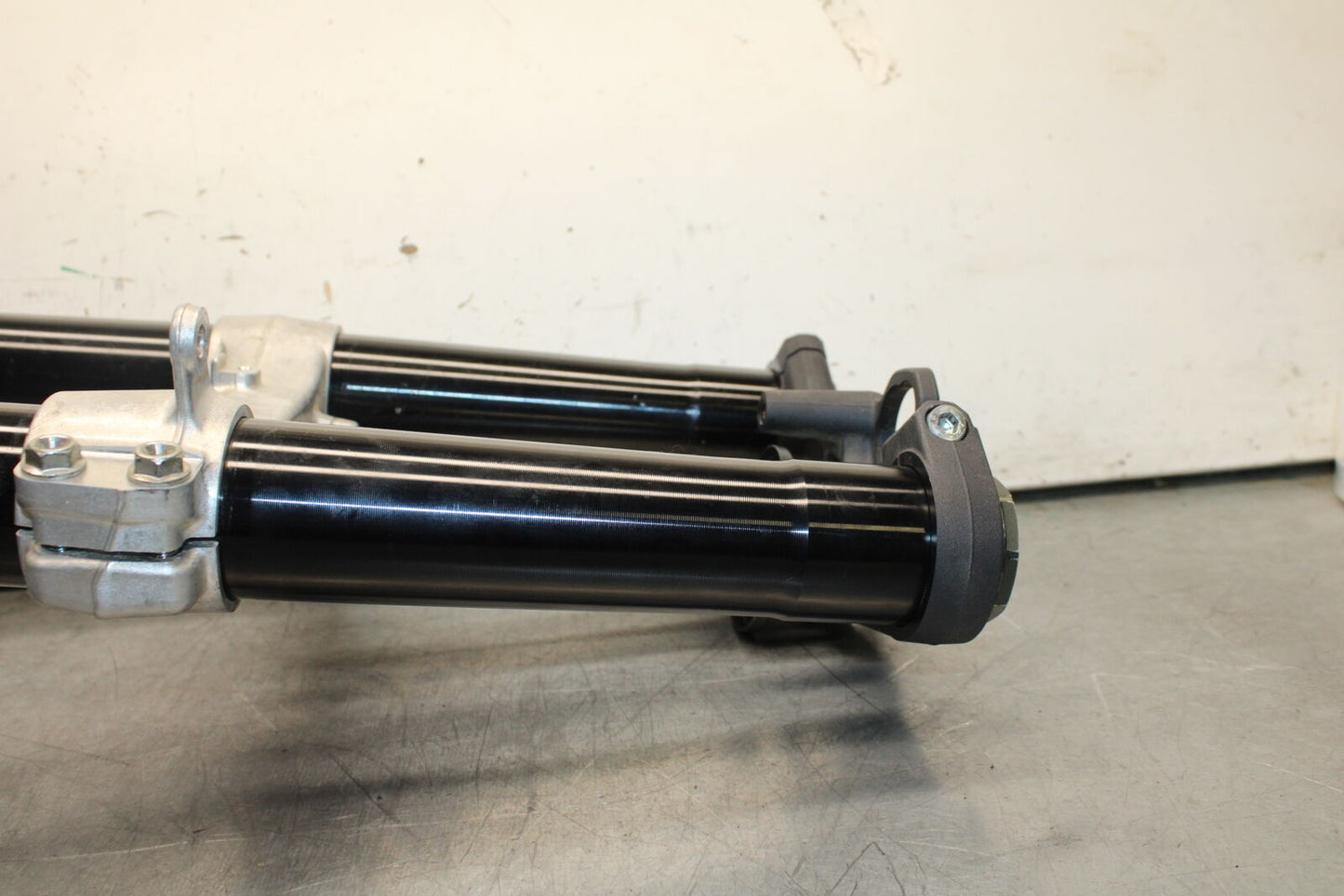 08-10 SUZUKI GSXR 600 COMPLETE FRONT END FORKS SUSPENSION TRIPLE TREE BB00